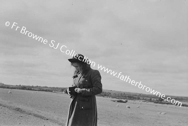 MAUREEN GIBBON & FAMILY ON CURRAGH